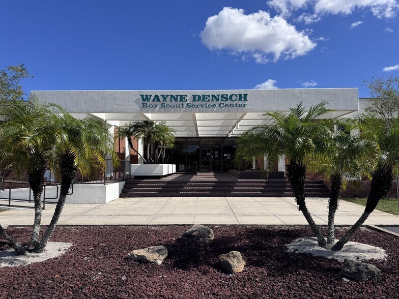 1951 S Orange Blossom Trl, Apopka, FL à vendre - Photo du bâtiment - Image 2 de 10