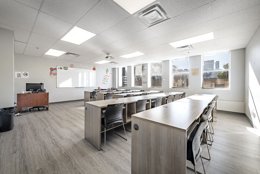 1265 Rue Berri, Montréal, QC for lease - Building Photo - Image 2 of 10