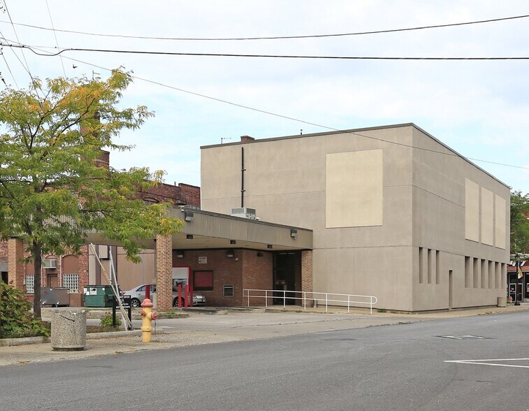 239 Main St, Conneaut, OH à louer - Photo du bâtiment - Image 3 de 3