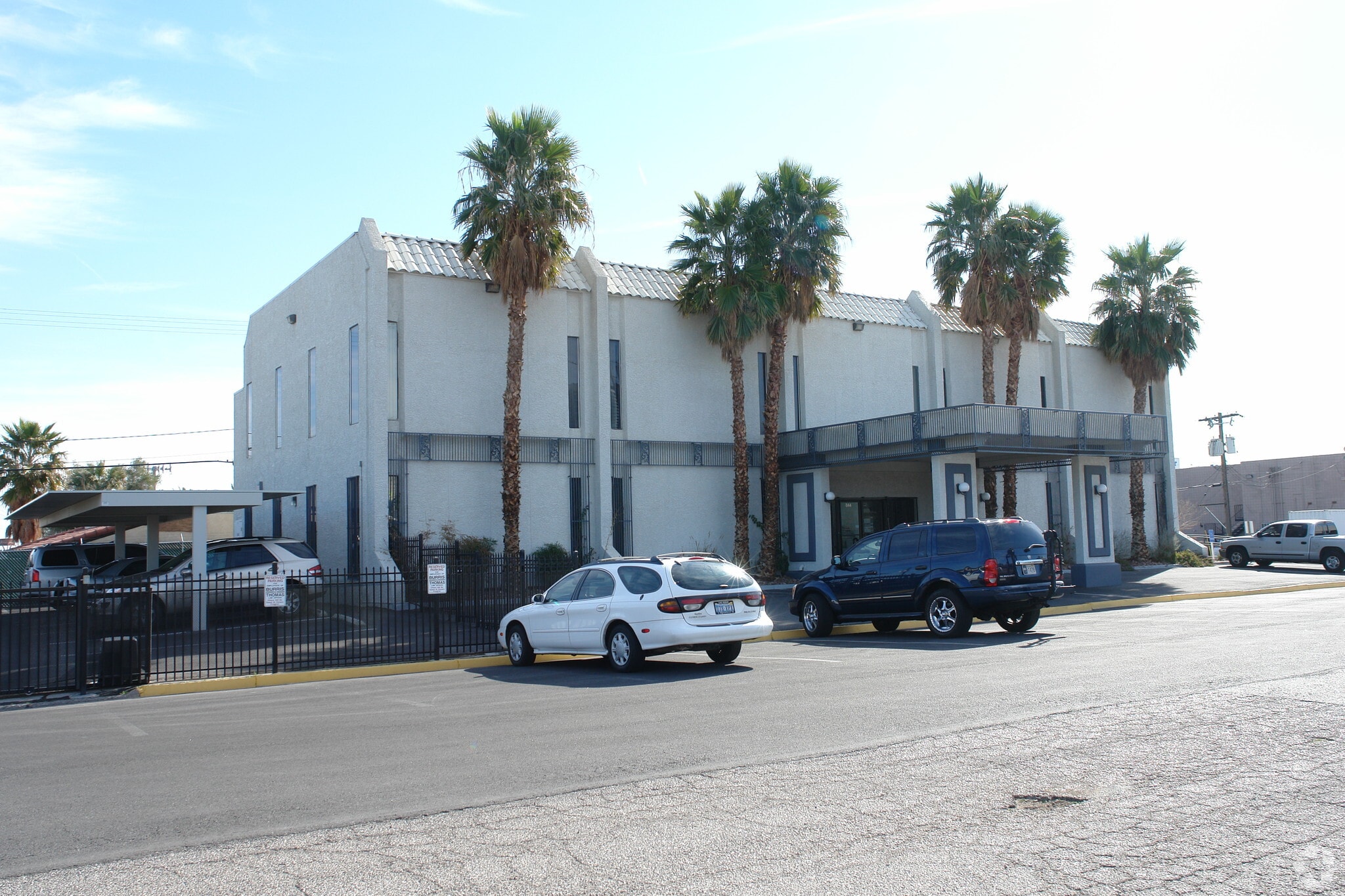 844 E Sahara Ave, Las Vegas, NV for lease Primary Photo- Image 1 of 79