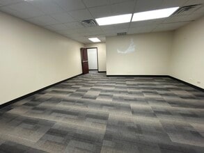 701 Lee St, Des Plaines, IL for lease Building Photo- Image 2 of 7