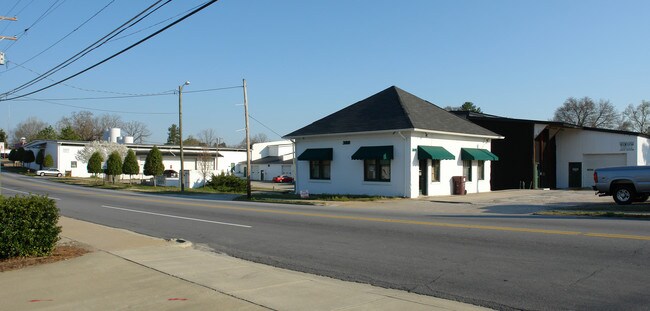 More details for 308-320 W Main St, Clayton, NC - Industrial for Lease