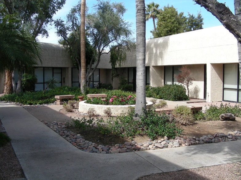 8433 N Black Canyon Fwy, Phoenix, AZ à louer - Photo du bâtiment - Image 3 de 33