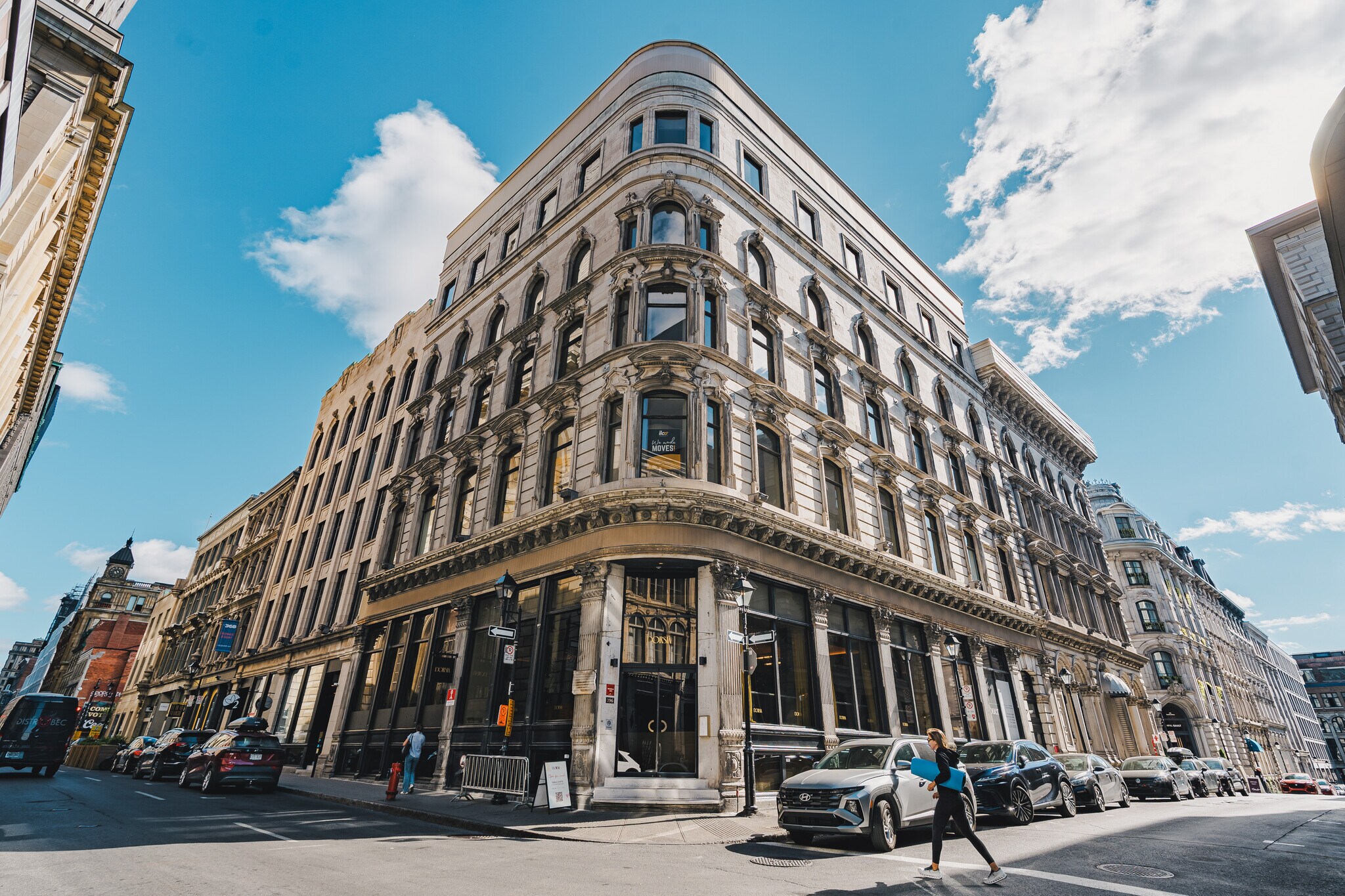 372-396 Rue Notre-Dame O, Montréal, QC for lease Primary Photo- Image 1 of 2