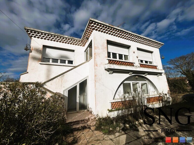Office in Aix-en-Provence for sale - Building Photo - Image 2 of 4