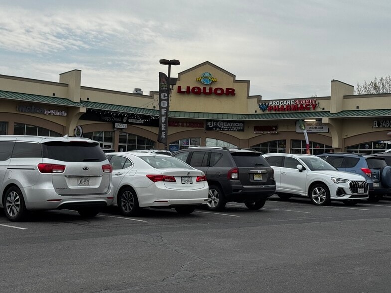 2220 Forest Ave, Staten Island, NY for sale - Building Photo - Image 3 of 11