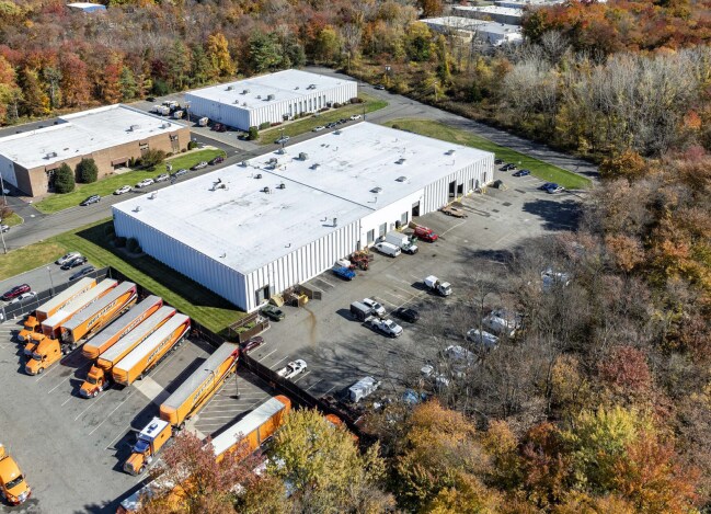 Plus de détails pour 26 Law Dr, Fairfield, NJ - Industriel à louer