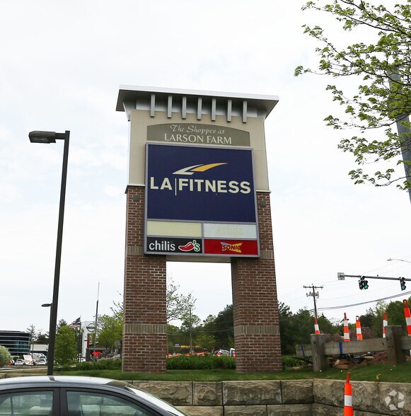 1425 Farmington Ave, Bristol, CT for sale - Building Photo - Image 3 of 7