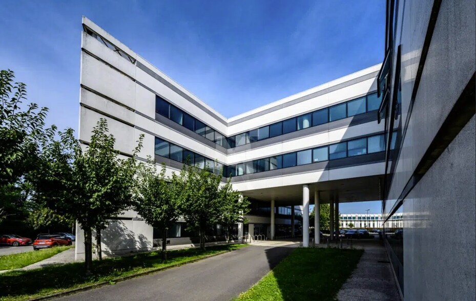 101 Rue Du Pelvoux, Évry à louer - Photo du bâtiment - Image 2 de 2