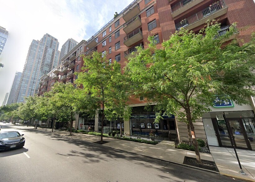 33 W Huron St, Chicago, IL à louer - Photo du bâtiment - Image 2 de 13