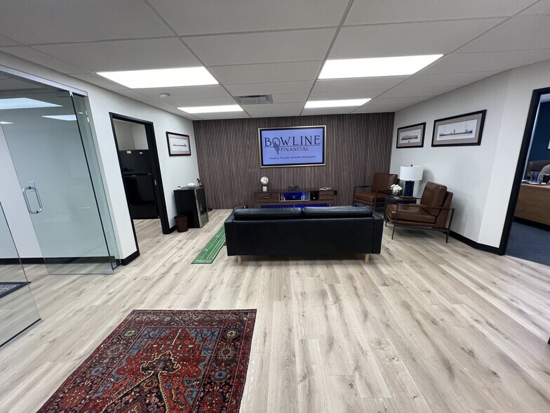 20902 Mack Ave, Grosse Pointe, MI à louer - Photo intérieure - Image 2 de 19