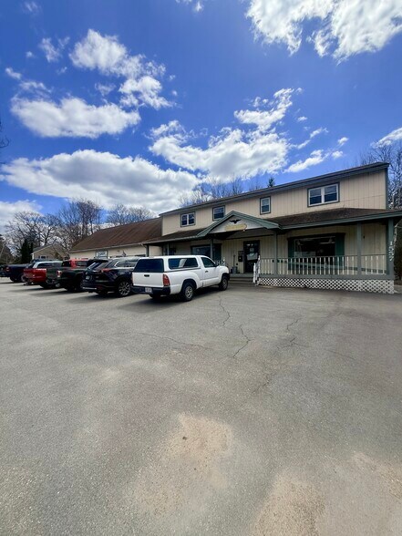 1557 1st New Hampshire Tpke, Northwood, NH à vendre - Photo du bâtiment - Image 1 de 28