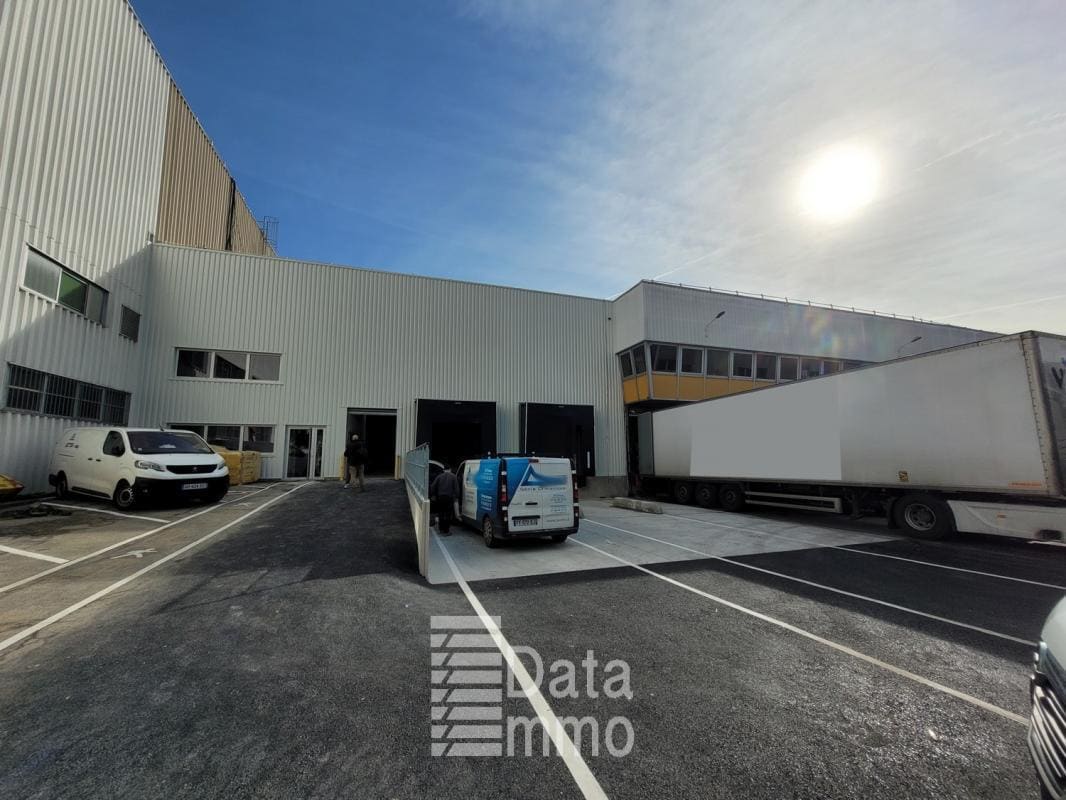 Industrial in Rosny-sous-Bois for lease Building Photo- Image 1 of 10