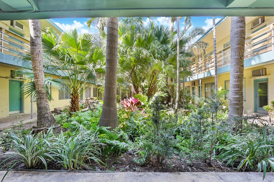 1770 Meridian Ave, Miami Beach, FL à vendre - Photo du bâtiment - Image 2 de 10
