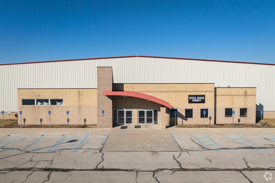 10020 S Compass Dr, Rossford, OH à louer - Photo du bâtiment - Image 2 de 11