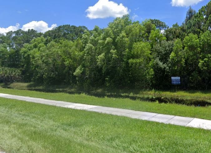 18351 N Tamiami Trl, North Fort Myers, FL à vendre - Photo du bâtiment - Image 2 de 4
