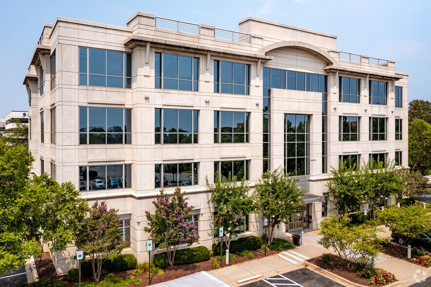 15005 Shady Grove Rd, Rockville, MD à louer - Photo du bâtiment - Image 1 de 8