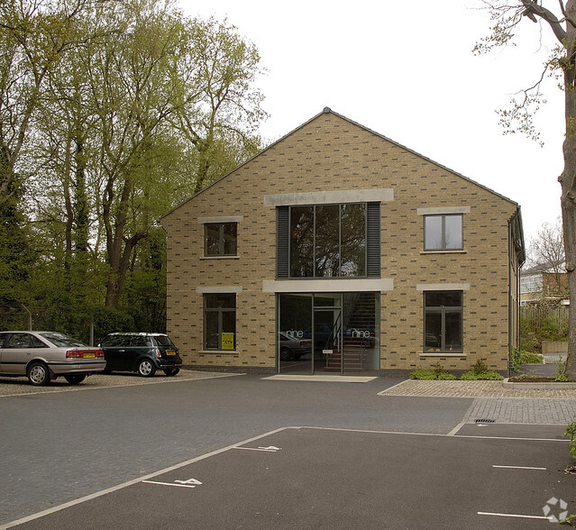 The Courtyard, Bracknell à louer - Photo du bâtiment - Image 2 de 6