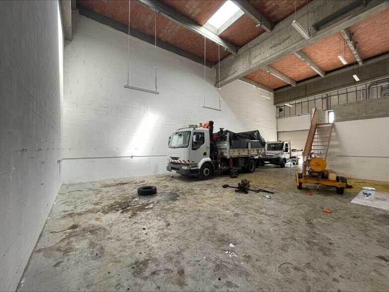 Flex dans SAINT-OUEN-L'AUMONE à louer - Photo du bâtiment - Image 2 de 8
