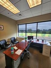 2300 E Third Loop, Vancouver, WA for lease Interior Photo- Image 2 of 9