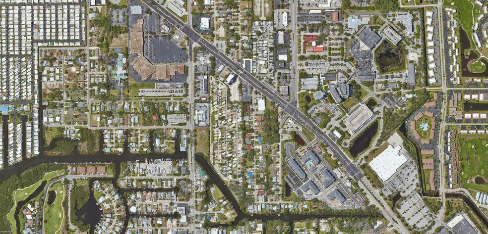 5 Bamboo Dr, Naples, FL à vendre - Photo du bâtiment - Image 2 de 3