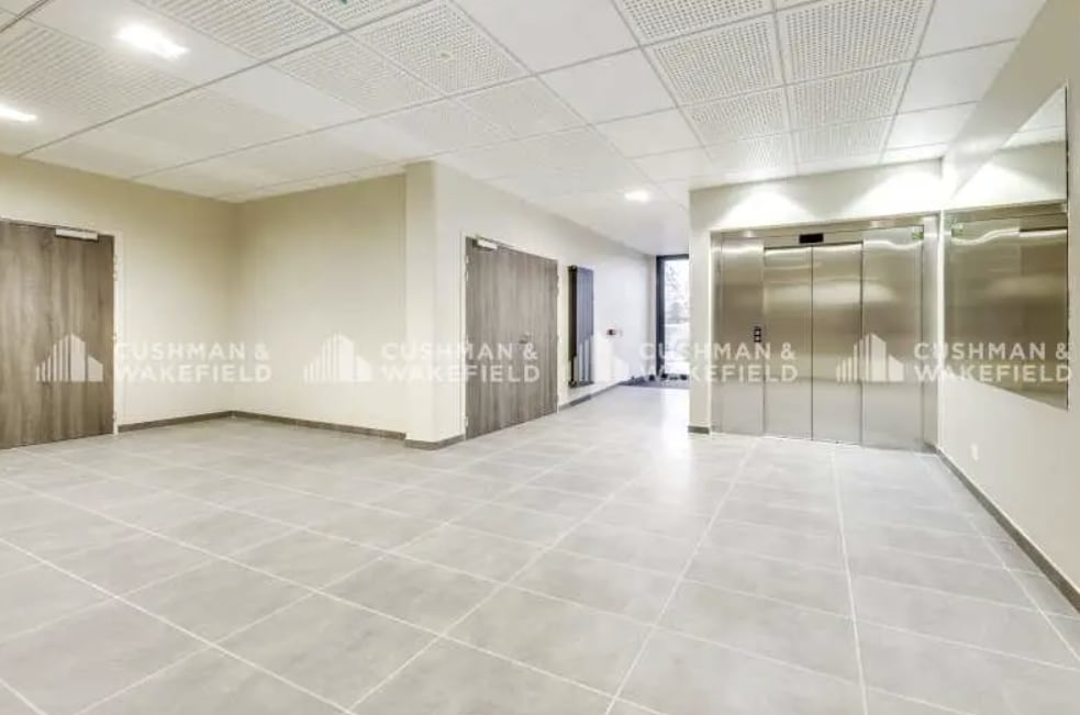 18-20 Boulevard Des Droits De L'Homme, Vaulx-en-Velin for lease Interior Photo- Image 1 of 5