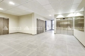 18-20 Boulevard Des Droits De L'Homme, Vaulx-en-Velin for lease Interior Photo- Image 1 of 5
