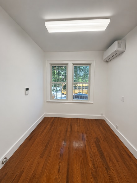 700 Linden Blvd, Brooklyn, NY for lease - Interior Photo - Image 3 of 6