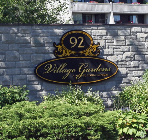 92 Church St S, Ajax, ON à louer - Photo du bâtiment - Image 3 de 4