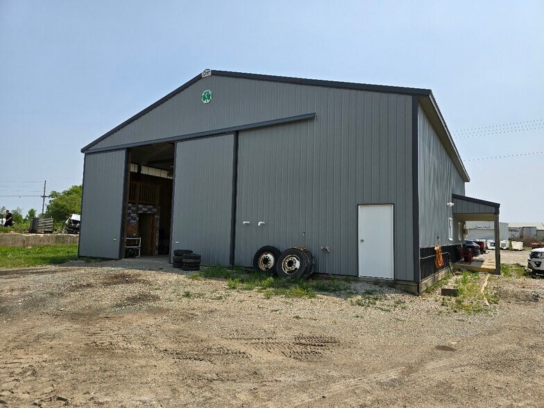 808 W Walnut St, Fairbury, IL à vendre - Photo du bâtiment - Image 3 de 44