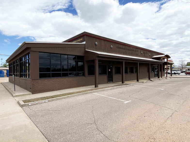 N Western Ave portfolio of 2 properties for sale on LoopNet.ca - Building Photo - Image 3 of 3