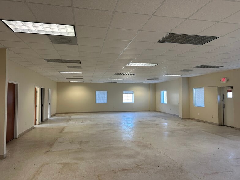 1875 N 20th St, Morehead City, NC for lease - Building Photo - Image 2 of 4