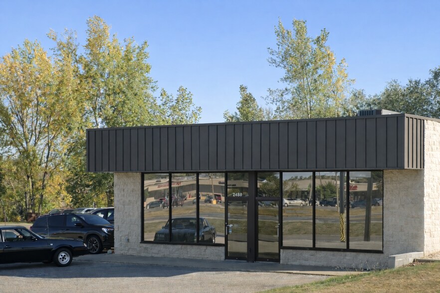 2471 4th St SW, Mason City, IA à vendre - Photo du bâtiment - Image 2 de 5