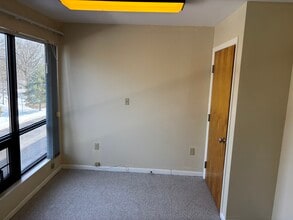 567 Vauxhall St, Waterford, CT for lease Interior Photo- Image 2 of 6