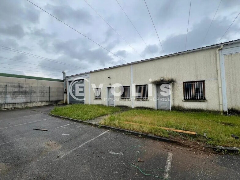 Bureau dans Jonage à louer - Photo du bâtiment - Image 1 de 6