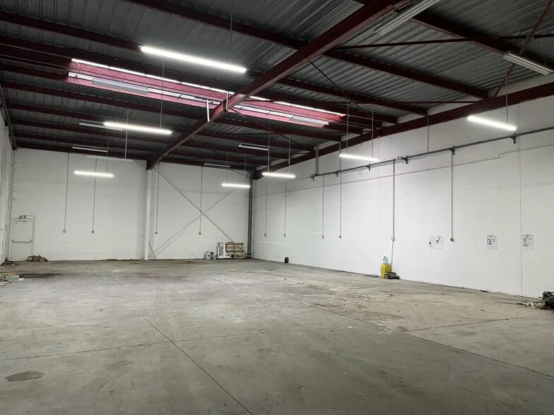 240 Rue Helene Boucher, Buc for lease - Interior Photo - Image 2 of 10