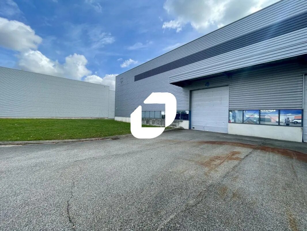 Office in Genas for lease Building Photo- Image 1 of 10