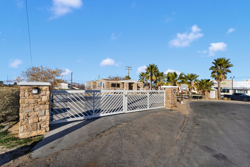 16088 Outer Bear Valley Rd, Victorville, CA à louer - Photo du bâtiment - Image 1 de 34