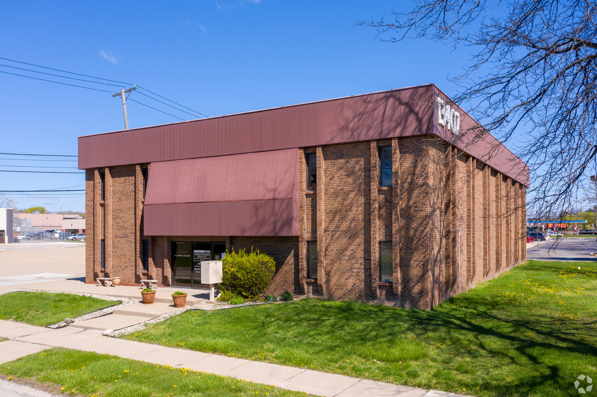 13407 Farmington Rd, Livonia, MI à louer Photo du bâtiment- Image 1 de 5