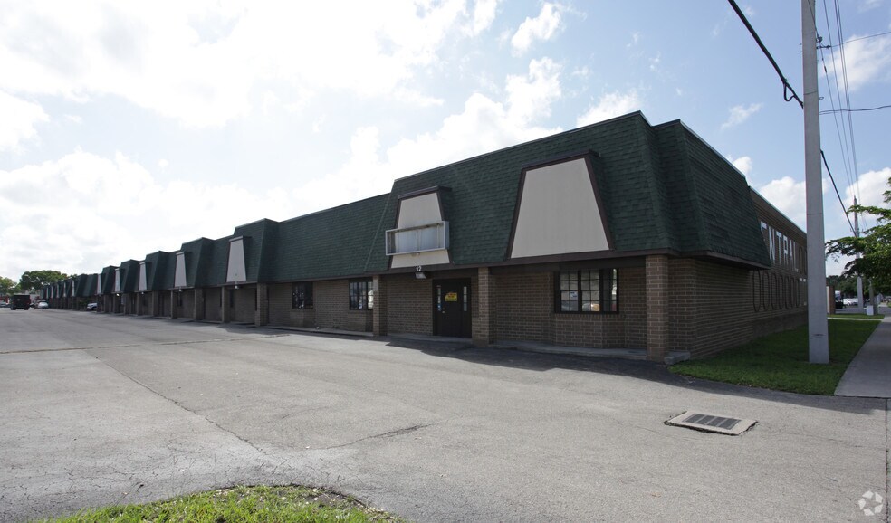 3800 Fowler St, Fort Myers, FL à louer - Photo du bâtiment - Image 3 de 7
