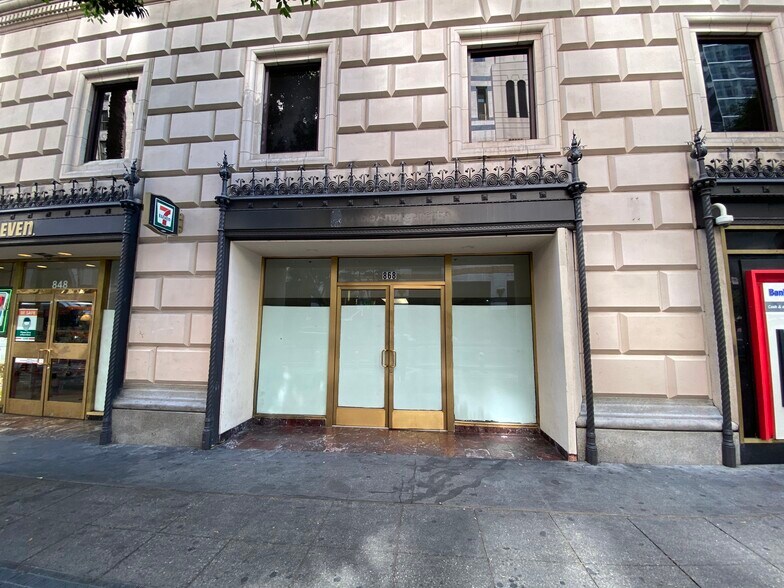 818 W 7th St, Los Angeles, CA à louer - Photo du bâtiment - Image 3 de 23