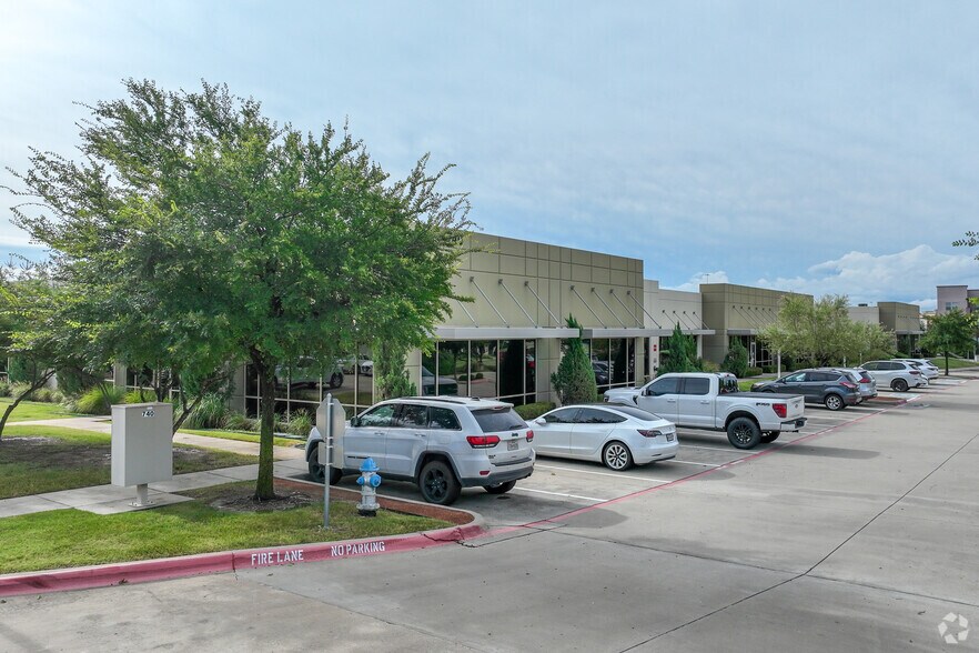 740 N Watters Rd, Allen, TX à vendre - Photo du bâtiment - Image 2 de 5