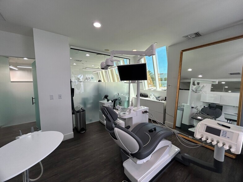 421 N Rodeo Dr, Beverly Hills, CA à louer - Photo intérieure - Image 3 de 11