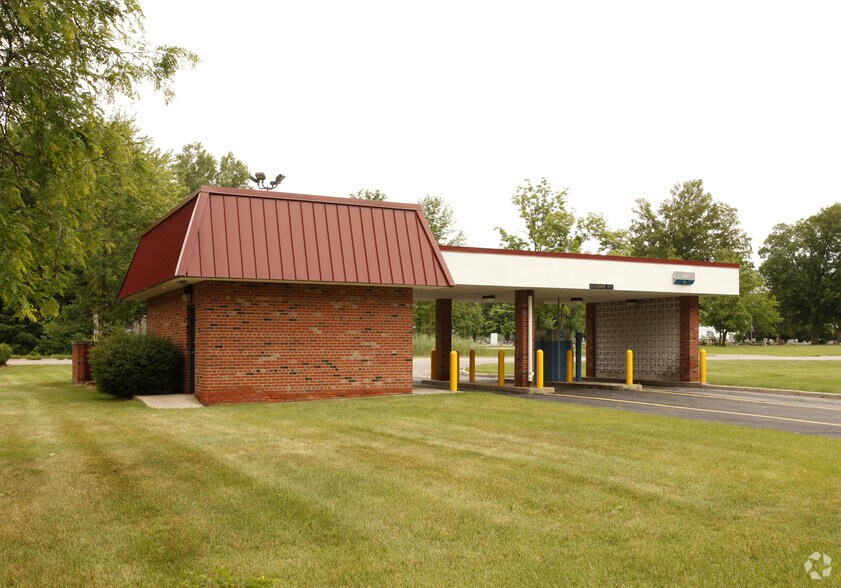 541 W Main St, Milan, MI à vendre - Photo du bâtiment - Image 2 de 4