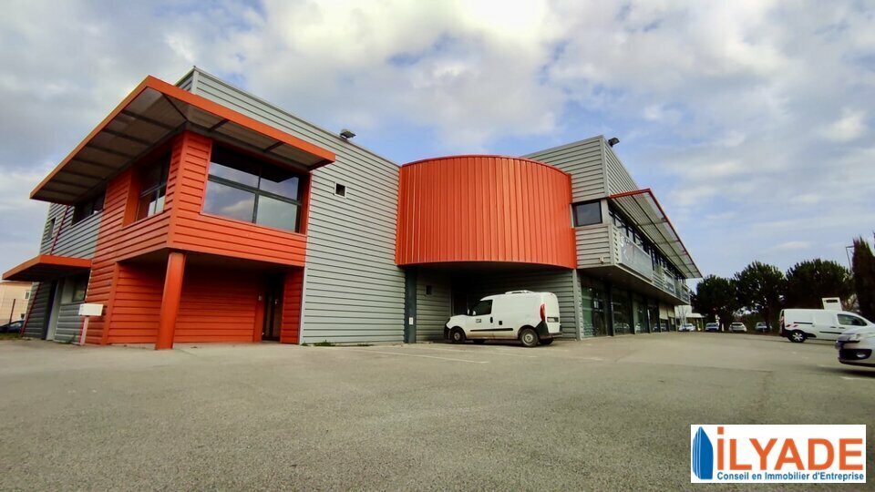 Office in Pertuis for lease Building Photo- Image 1 of 7