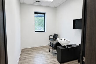 2130 Gulf To Bay Blvd, Clearwater, FL for lease Interior Photo- Image 2 of 5