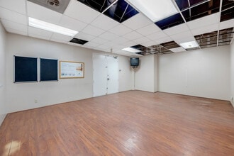 19100 Ventura Blvd, Tarzana, CA for lease Interior Photo- Image 2 of 20