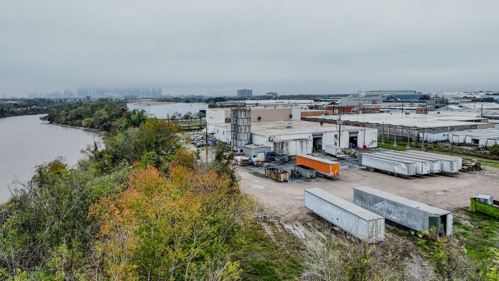 700 Plastics, Houston, TX à vendre - Photo du bâtiment - Image 2 de 14