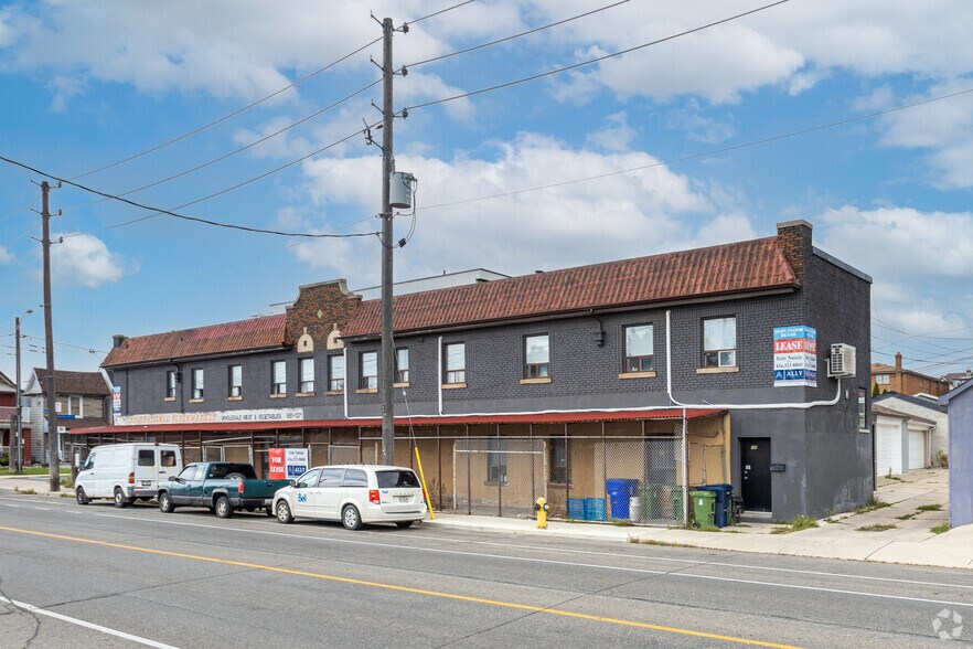 140 Rogers Rd, Toronto, ON for sale - Primary Photo - Image 1 of 1