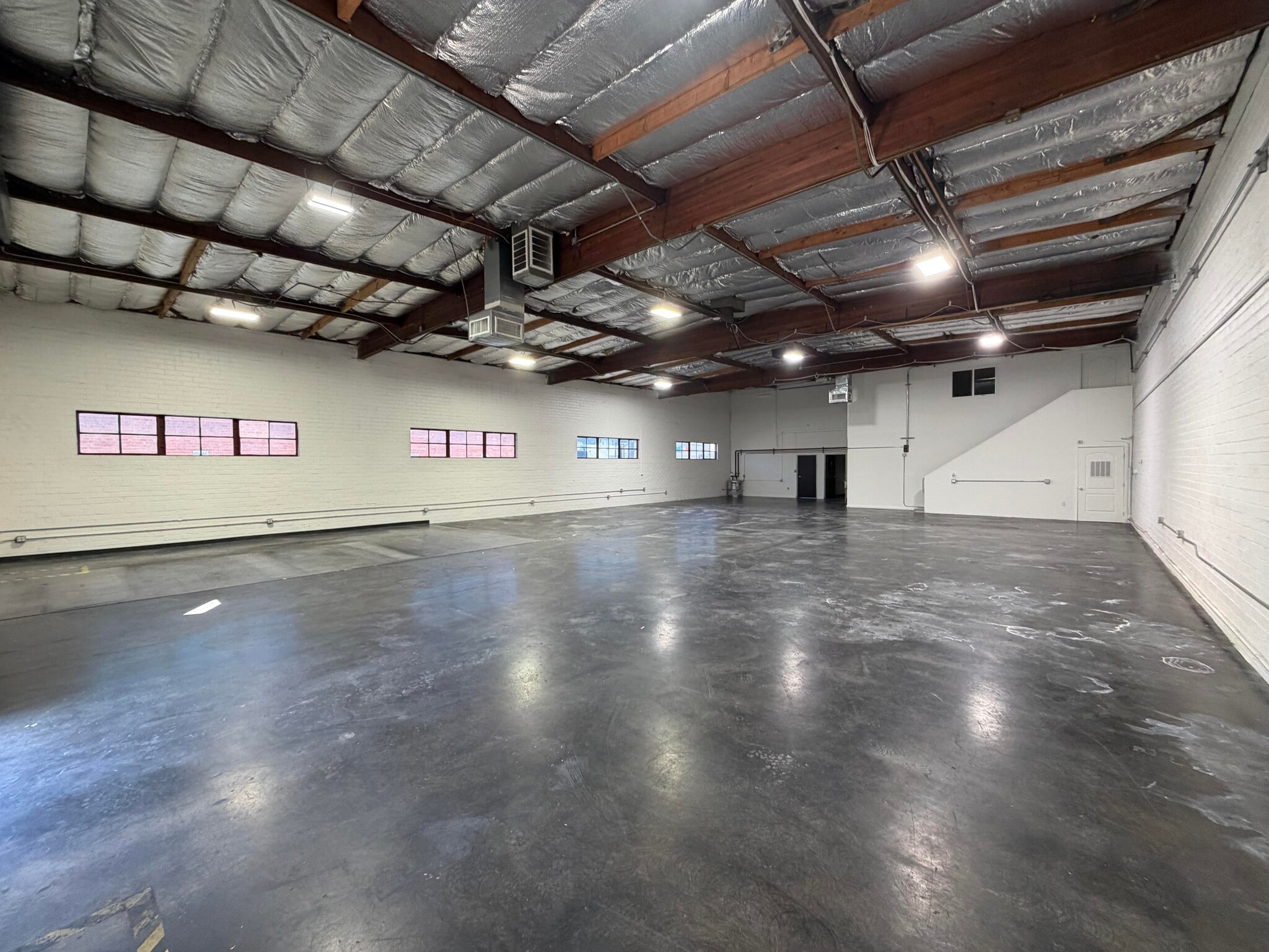 2521 Ontario St, Burbank, CA for lease Interior Photo- Image 1 of 5